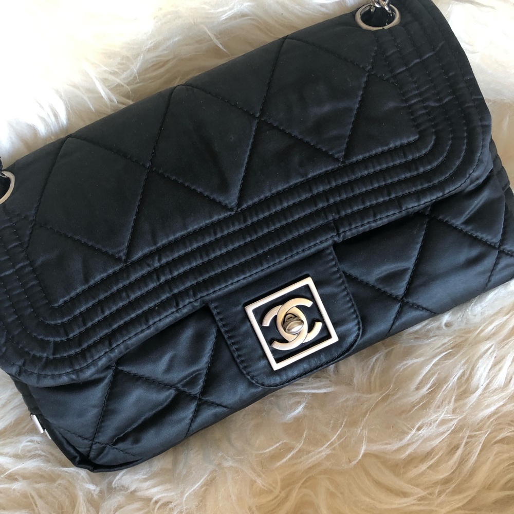 ✨CHANEL✨ Rare  Silk CC Logo Closure Bag